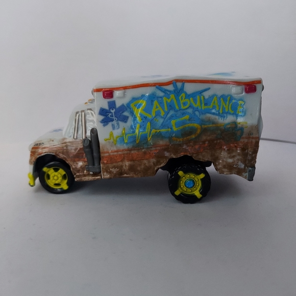 Dr Damage Rambulance Cars 3 1:55 Scale Diecast Car Mattel Disney Pixar Ambulance - Picture 3 of 7